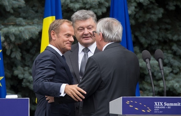 Порошенко: Жодна інша нація не платила таку високу ціну за зближення з ЄС, як українська Порошенко: Жодна інша нація не платила таку високу ціну за зближення з ЄС, як українська
