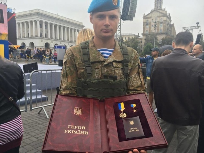 У Києві біля Кабміну стався вибух: троє поранених (ОНОВЛЮЄТЬСЯ) У Києві біля Кабміну стався вибух: троє поранених (ОНОВЛЮЄТЬСЯ)