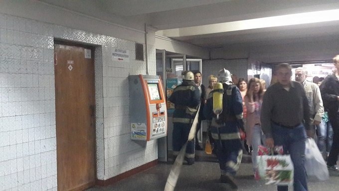 Через займання в Київському метро закрили рух між «Петрівкою» та «Тараса Шевченка» (ОНОВЛЮЄТЬСЯ) Через займання в Київському метро закрили рух між «Петрівкою» та «Тараса Шевченка» (ОНОВЛЮЄТЬСЯ)