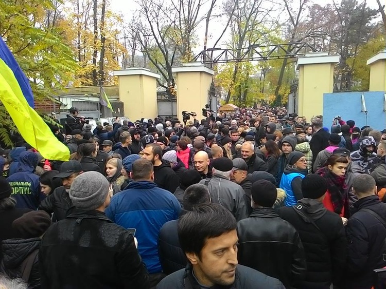 В Одесі протест громадськості проти забудови Міського саду переріс в сутички з поліцією В Одесі протест громадськості проти забудови Міського саду переріс в сутички з поліцією