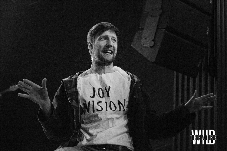 Дивизии удовольствия: почему стоит пойти на спектакль-концерт Joy Division от «Дикого Театра» Дивизии удовольствия: почему стоит пойти на спектакль-концерт Joy Division от «Дикого Театра»