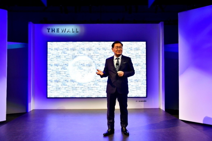 Samsung представив перший в світі 146-дюймовий модульний телевізор Samsung представив перший в світі 146-дюймовий модульний телевізор