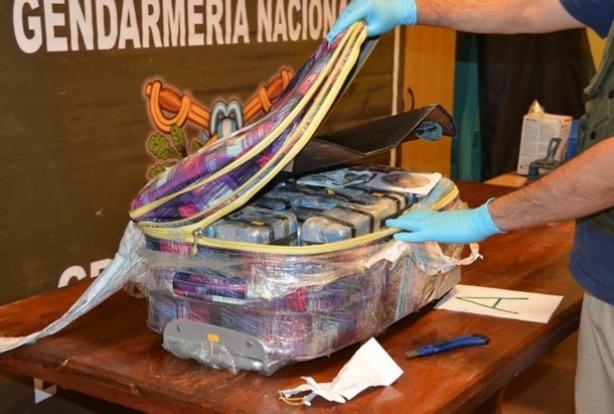 Російські дипломати намагалися вивезти з Аргентини 400 кг кокаїну Російські дипломати намагалися вивезти з Аргентини 400 кг кокаїну