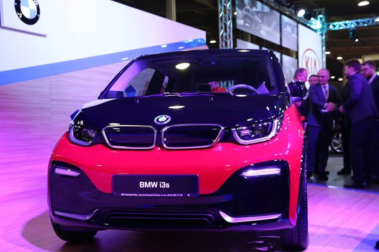 На виставці Plug-In Ukraine покажуть першу в Україні Tesla Model 3 На виставці Plug-In Ukraine покажуть першу в Україні Tesla Model 3
