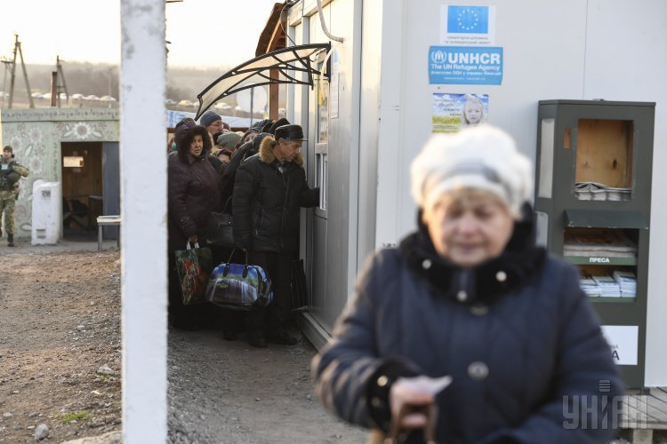 Повернутись додому: яке майбутнє чекає на переселенців з Донбасу Повернутись додому: яке майбутнє чекає на переселенців з Донбасу