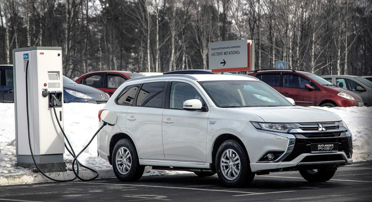 Подготовка плацдарма: зачем украинский дистрибьютор Mitsubishi устанавливает мощные зарядные станции для электрокаров Подготовка плацдарма: зачем украинский дистрибьютор Mitsubishi устанавливает мощные зарядные станции для электрокаров