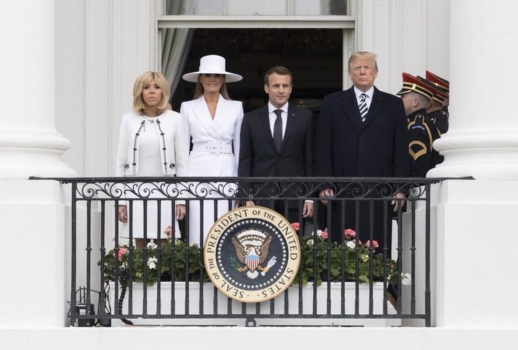 Візит Макрона до Трампа: політичні теми затьмарило висадження дуба і струшування лупи (ВІДЕО) Візит Макрона до Трампа: політичні теми затьмарило висадження дуба і струшування лупи (ВІДЕО)