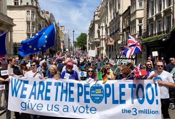 В Лондоні 100 тисяч людей вимагають провести другий референдум щодо Brexit В Лондоні 100 тисяч людей вимагають провести другий референдум щодо Brexit