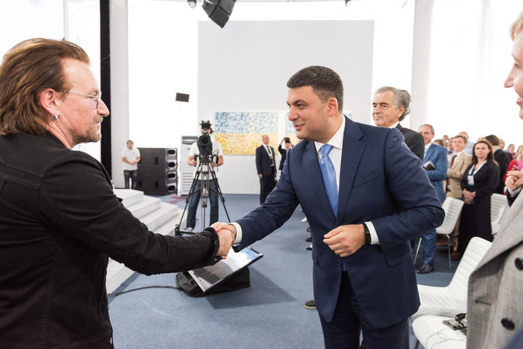 В Україну вперше завітав лідер групи U2 Боно В Україну вперше завітав лідер групи U2 Боно