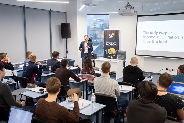Big Data School: как «Киевстар» осваивает голубой океан Big Data School: как «Киевстар» осваивает голубой океан