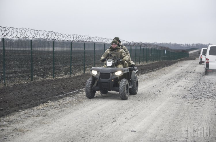 Заборона на в'їзд громадян РФ: чому не пускають лише чоловіків Заборона на в'їзд громадян РФ: чому не пускають лише чоловіків