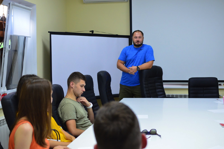Навіщо українській компанії відкривати власну ІТ-школу та безкоштовно навчати людей Навіщо українській компанії відкривати власну ІТ-школу та безкоштовно навчати людей