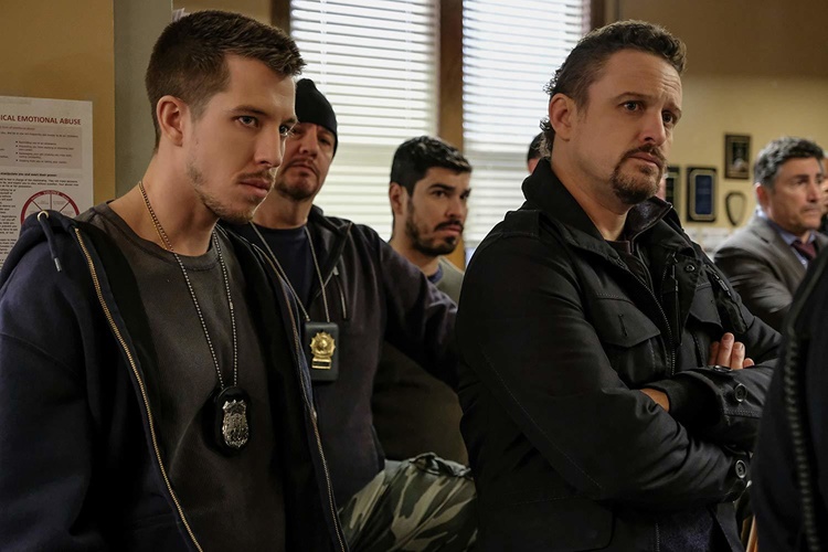 Что посмотреть в январе: 5 сериалов для темных вечеров Что посмотреть в январе: 5 сериалов для темных вечеров
