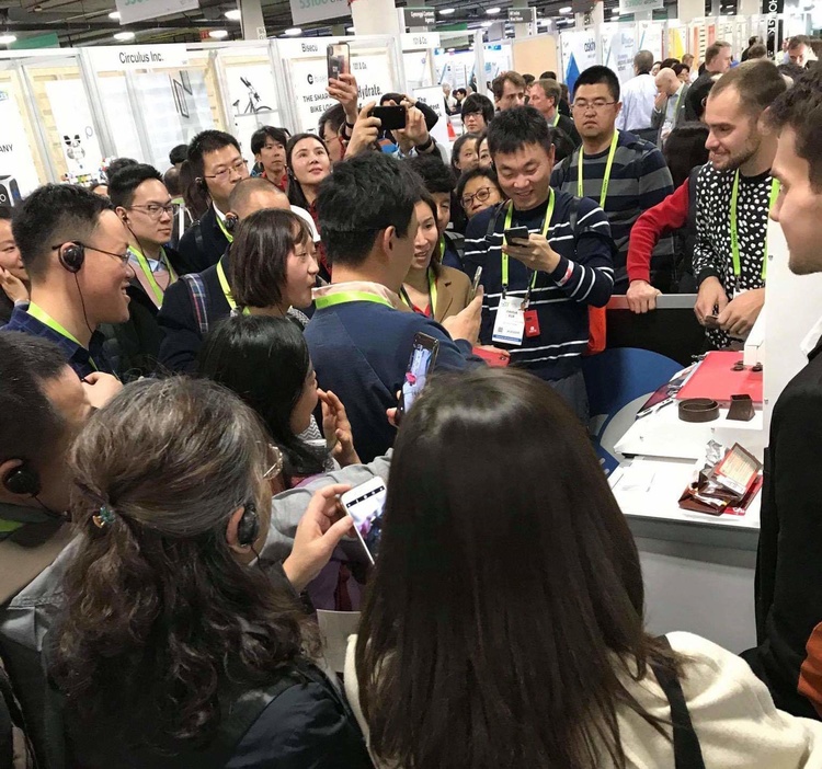 Съездили в Вегас: как украинские стартапы знакомились с Apple и Snapchat Съездили в Вегас: как украинские стартапы знакомились с Apple и Snapchat