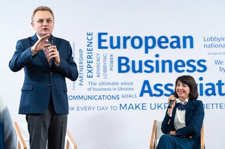 Кандидатська з економіки: 20 тез Андрія Садового на зустрічі з бізнесом Кандидатська з економіки: 20 тез Андрія Садового на зустрічі з бізнесом