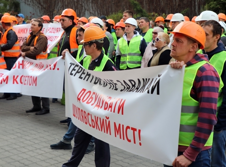 Працівники «Північно-українського будівельного альянсу» вийшли на мітинг під стіни АМКУ Працівники «Північно-українського будівельного альянсу» вийшли на мітинг під стіни АМКУ