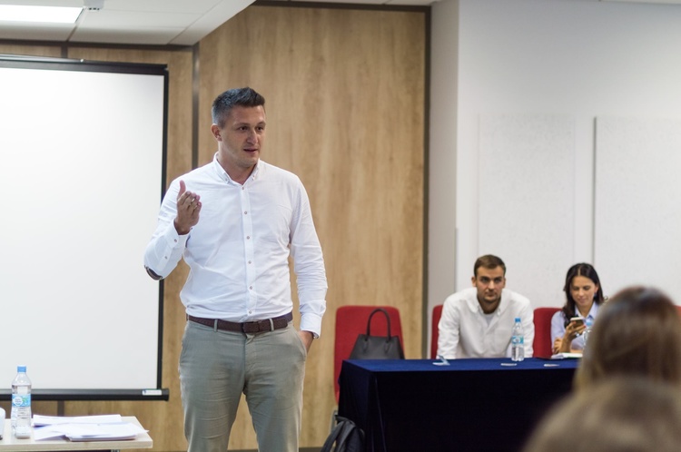 Співзасновники платформи Alumni KMBS: «Ми використали досвід масонів, Мальтійського ордену та Стенфорда» Співзасновники платформи Alumni KMBS: «Ми використали досвід масонів, Мальтійського ордену та Стенфорда»