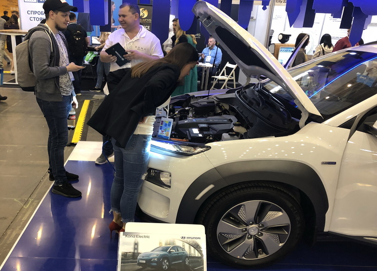 Презентация электромобиля Hyundai Kona Electric: кто и как формирует выбор IT-поколения Презентация электромобиля Hyundai Kona Electric: кто и как формирует выбор IT-поколения