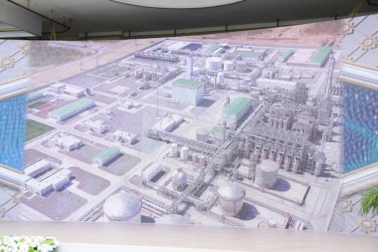 Туркменістан запустив унікальний завод з виробництва бензину з газу Туркменістан запустив унікальний завод з виробництва бензину з газу