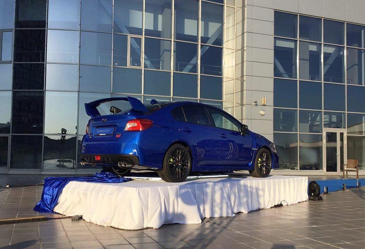 На даху київського ТРЦ презентували «найзлішу» Subaru На даху київського ТРЦ презентували «найзлішу» Subaru