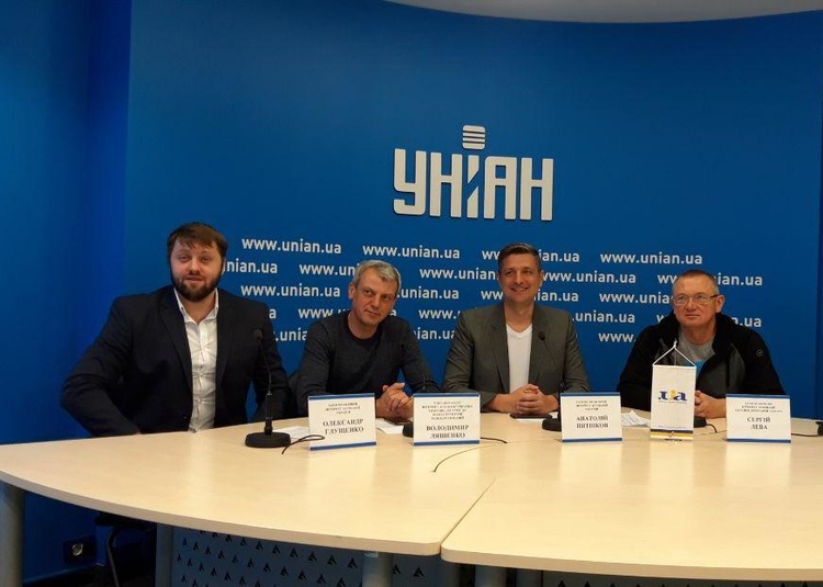 «Государство в смартфоне – стоп»: как муниципалитеты и депутаты подставляют Зеленского «Государство в смартфоне – стоп»: как муниципалитеты и депутаты подставляют Зеленского