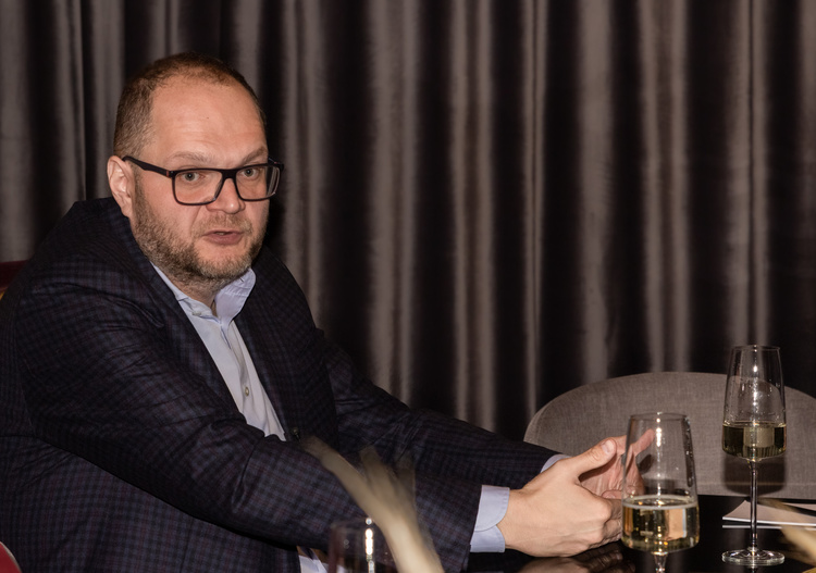 Министр культуры Украины: «Государство больше не будет выделять деньги только за патриотическое название фильма» Министр культуры Украины: «Государство больше не будет выделять деньги только за патриотическое название фильма»