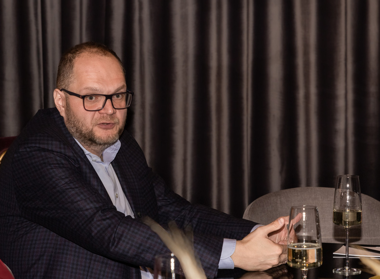 Міністр культури України: «Держава більше не виділятиме грошей лише за патріотичну назву фільму» Міністр культури України: «Держава більше не виділятиме грошей лише за патріотичну назву фільму»