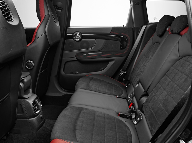 Тест-драйв Mini JCW Countryman: как британцам удалось «подковать блоху» Тест-драйв Mini JCW Countryman: как британцам удалось «подковать блоху»