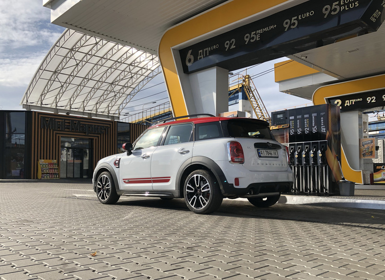 Тест-драйв Mini JCW Countryman: как британцам удалось «подковать блоху» Тест-драйв Mini JCW Countryman: как британцам удалось «подковать блоху»
