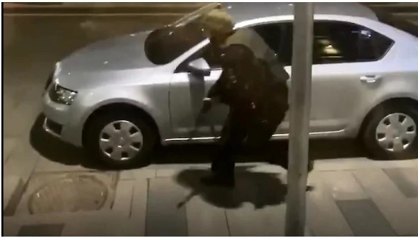 В Москві біля штаб-квартири ФСБ невідомий відкрив стрілянину, є загиблі В Москві біля штаб-квартири ФСБ невідомий відкрив стрілянину, є загиблі