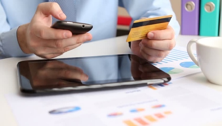 Гроші, карти, NFC: як змінюються платіжні звички українців Гроші, карти, NFC: як змінюються платіжні звички українців