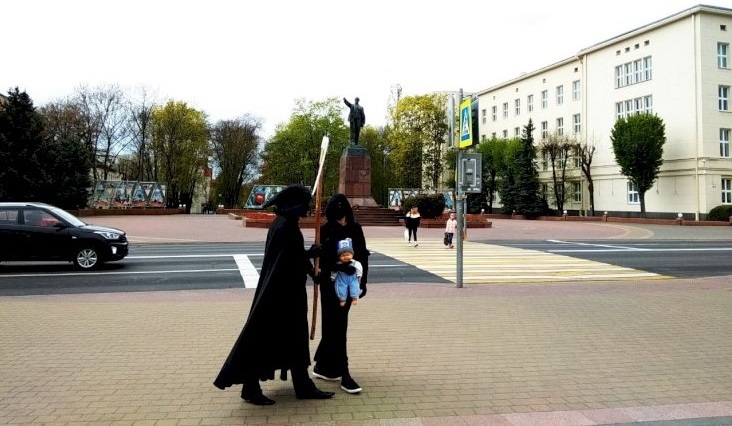 «Мертві з косами»: в Білорусі – протести проти бездіяльності влади при епідемії коронавірусу «Мертві з косами»: в Білорусі – протести проти бездіяльності влади при епідемії коронавірусу
