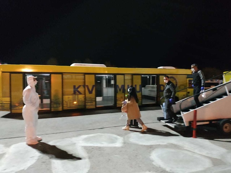 В Україну з Єревану, Італії та Швеції повернулось понад 300 українців В Україну з Єревану, Італії та Швеції повернулось понад 300 українців