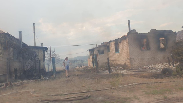 Поблизу лінії фронту вирує лісова пожежа Поблизу лінії фронту вирує лісова пожежа