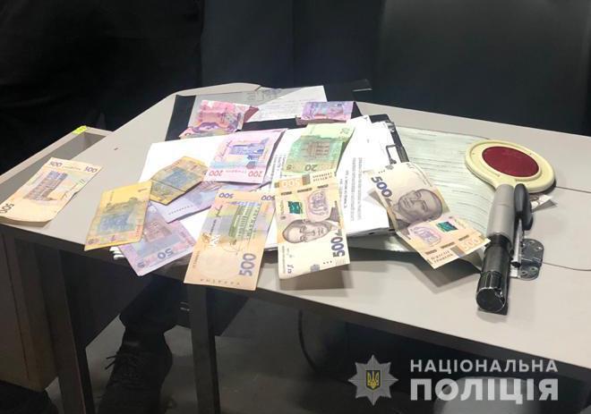 За два дні правоохоронці спіймали на хабарях дев’ять посадовців За два дні правоохоронці спіймали на хабарях дев’ять посадовців