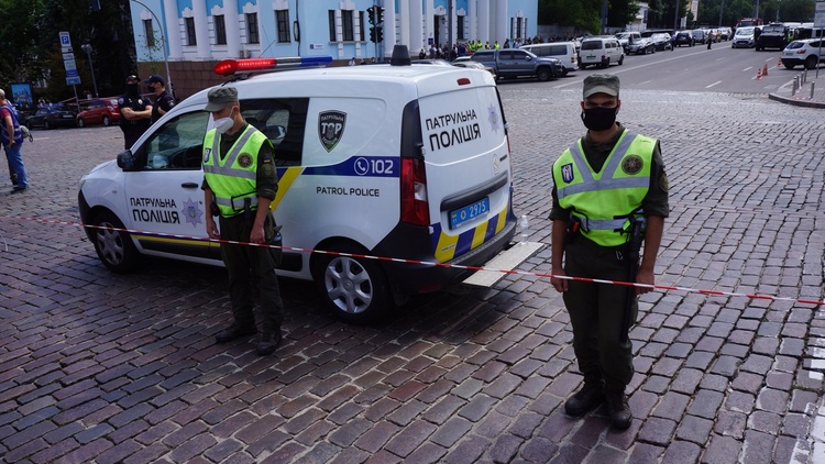 Близько 300 правоохоронців забезпечували безпеку під час знешкодження терориста – заступник міністра МВС (ОНОВЛЮЄТЬСЯ) Близько 300 правоохоронців забезпечували безпеку під час знешкодження терориста – заступник міністра МВС (ОНОВЛЮЄТЬСЯ)