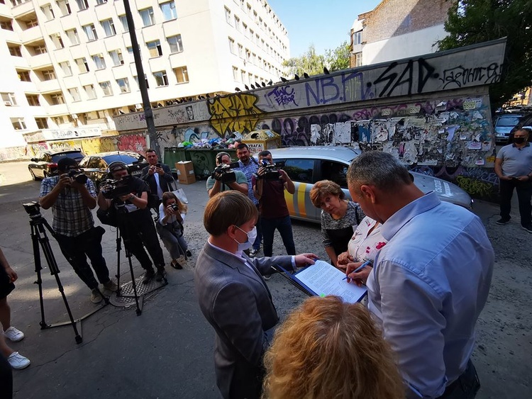 Висоту скандального будинку біля Софії Київської буде знижено на третину Висоту скандального будинку біля Софії Київської буде знижено на третину