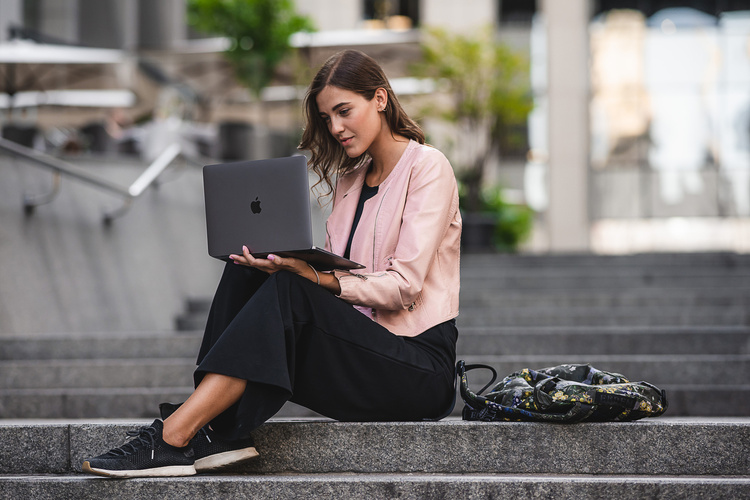 Выбираете ребёнку ноутбук? Попробуйте MacBook Air Выбираете ребёнку ноутбук? Попробуйте MacBook Air