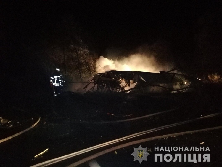 Під Харковом у Чугуєві розбився літак з курсантами (ОНОВЛЮЄТЬСЯ) Під Харковом у Чугуєві розбився літак з курсантами (ОНОВЛЮЄТЬСЯ)