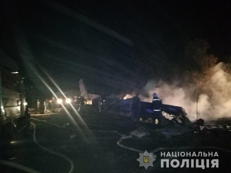 Під Харковом у Чугуєві розбився літак з курсантами (ОНОВЛЮЄТЬСЯ) Під Харковом у Чугуєві розбився літак з курсантами (ОНОВЛЮЄТЬСЯ)