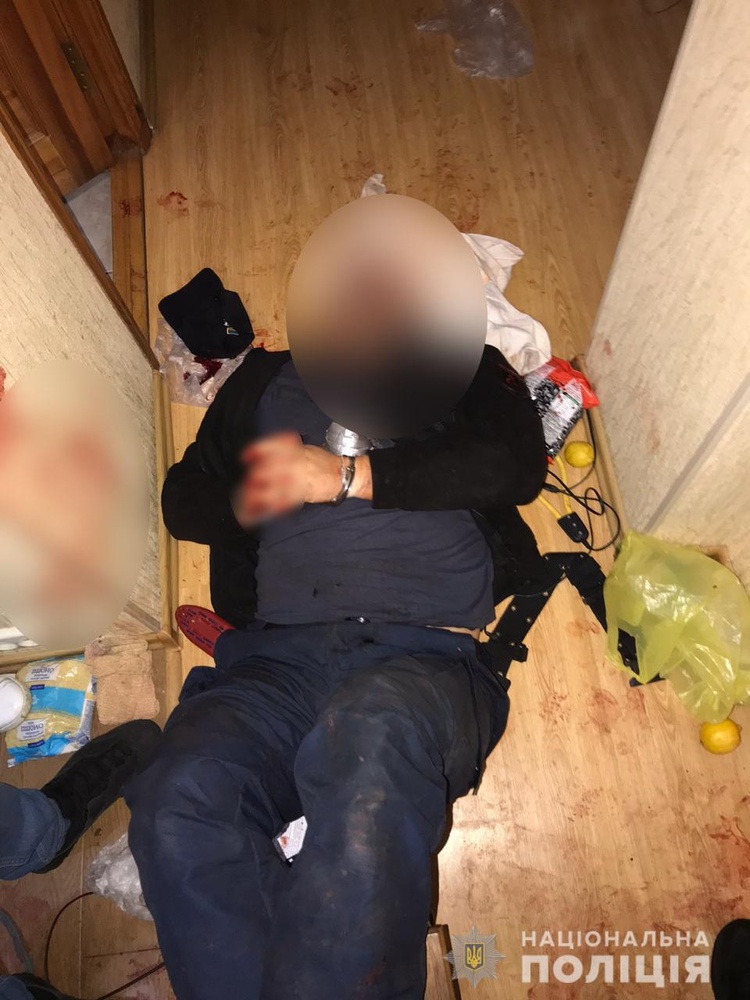 У Сумській області невідомі у поліцейській формі підстрелили кандидата у депутати у власному будинку У Сумській області невідомі у поліцейській формі підстрелили кандидата у депутати у власному будинку