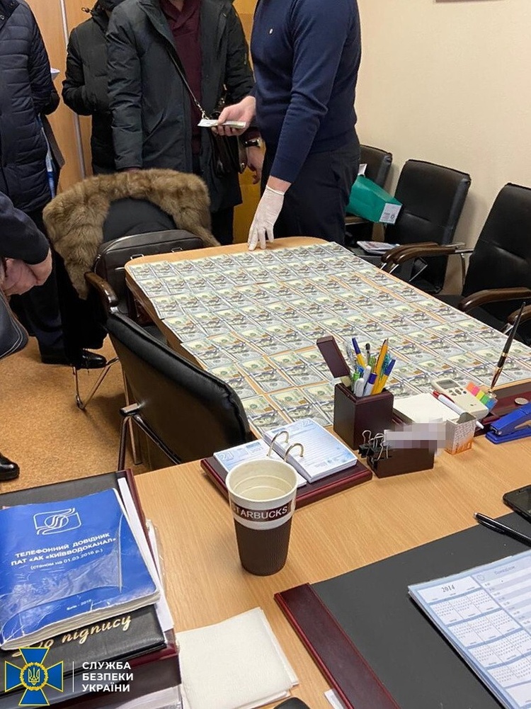 СБУ затримала на хабарі заступника начальника департаменту «Киïвводоканалу» СБУ затримала на хабарі заступника начальника департаменту «Киïвводоканалу»