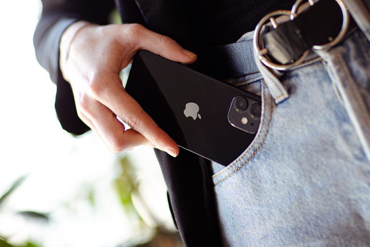 Компактность – новый тренд: Почему стоит обратить внимание на iPhone 12 mini Компактность – новый тренд: Почему стоит обратить внимание на iPhone 12 mini