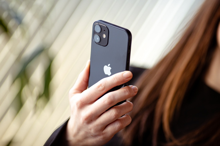 Компактність – новий тренд: Чому варто звернути увагу на iPhone 12 mini Компактність – новий тренд: Чому варто звернути увагу на iPhone 12 mini