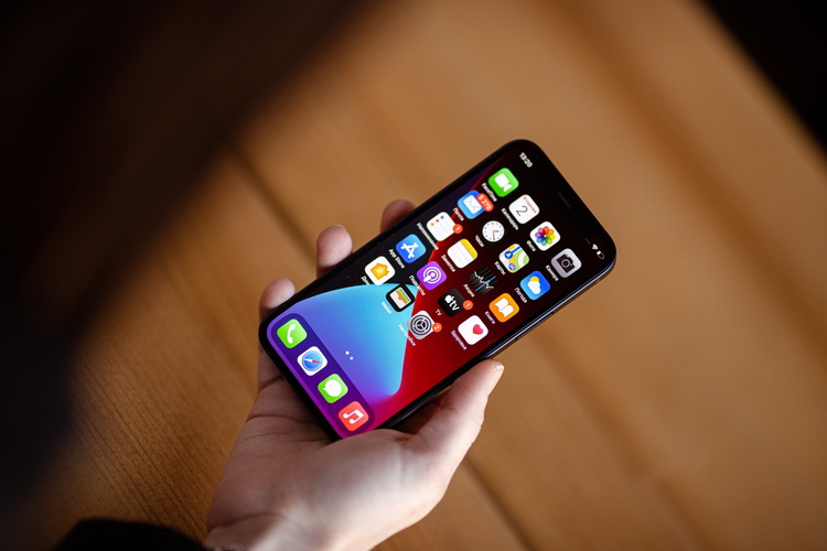 Компактність – новий тренд:<br>Чому варто звернути увагу на iPhone 12 mini Компактність – новий тренд:<br>Чому варто звернути увагу на iPhone 12 mini