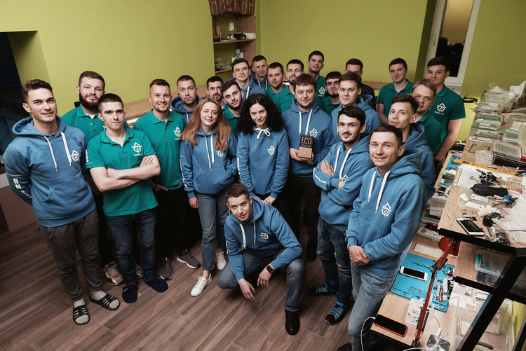 Основатель ICOOLA.UA: «При производстве одного нового смартфона в природу выбрасывается около 100 кг отходов» Основатель ICOOLA.UA: «При производстве одного нового смартфона в природу выбрасывается около 100 кг отходов»