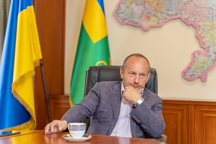 Глава Гостаможни: «Мы можем физически досмотреть лишь около 4% грузов, пересекающих нашу границу» Глава Гостаможни: «Мы можем физически досмотреть лишь около 4% грузов, пересекающих нашу границу»