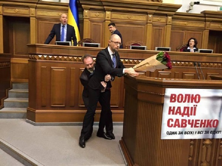 Образа величності: 5 випадків, коли політикам було непереливки Образа величності: 5 випадків, коли політикам було непереливки