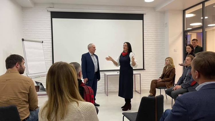 Дайджест kmbs alumni: рік під знаком бізнесу, соціальних проєктів та благодійності Дайджест kmbs alumni: рік під знаком бізнесу, соціальних проєктів та благодійності