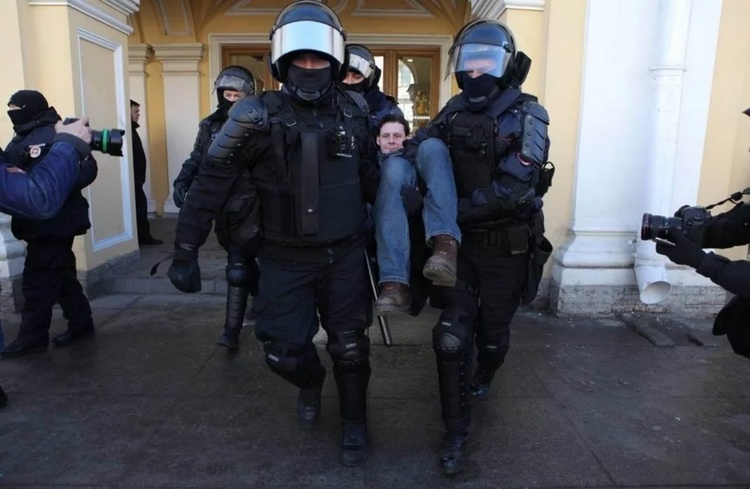 Акції протесту в росії проти війни: протестувальників менше, ніж ОМОНу Акції протесту в росії проти війни: протестувальників менше, ніж ОМОНу